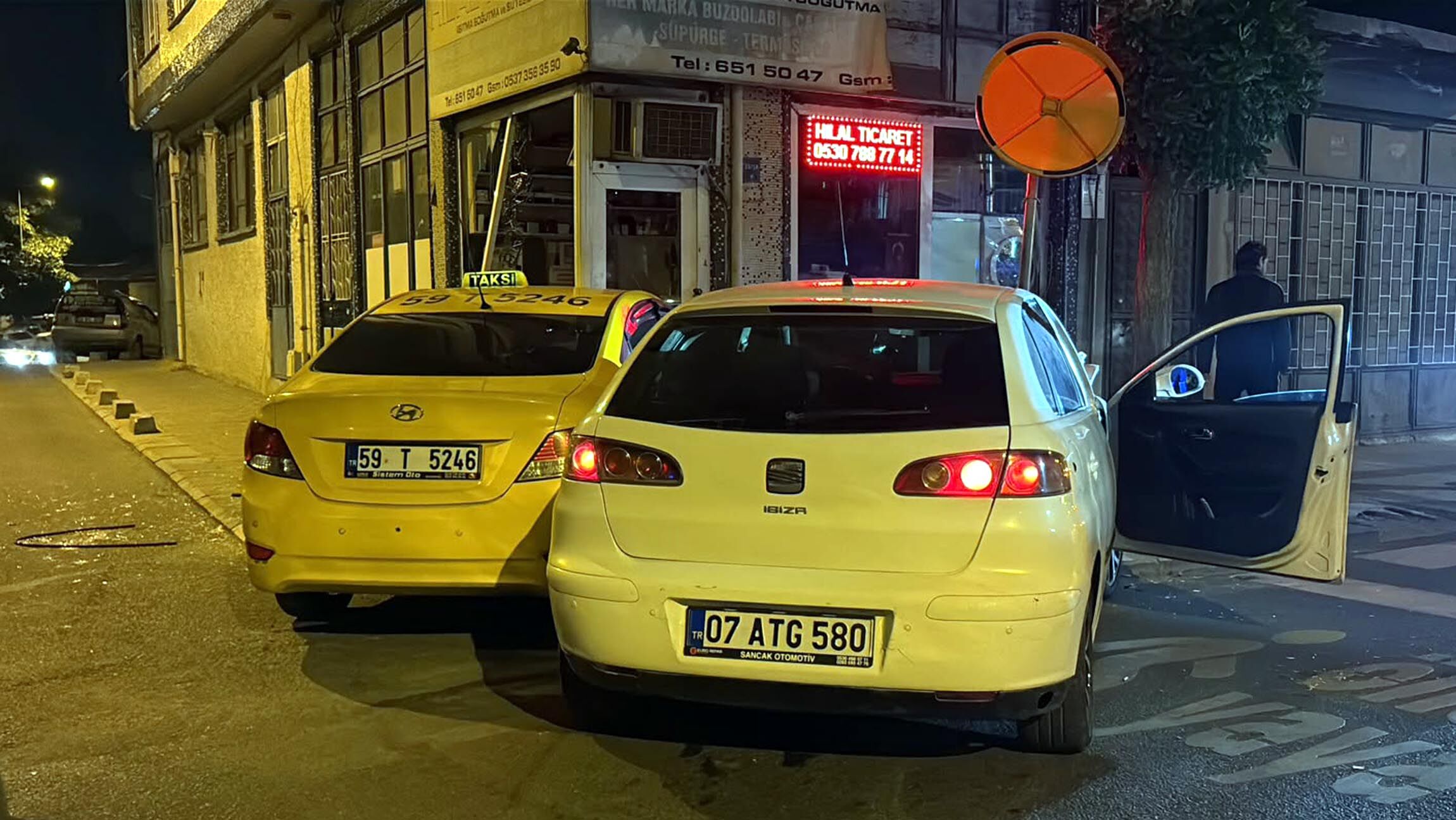 Çorlu’da Otomobil Ve Taksi Çarpışıp İş Yerine Girdi! Sürücü Alkollü Çıktı (2)