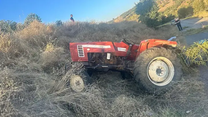 Devrilen traktörün altında kalarak hayatını kaybetti