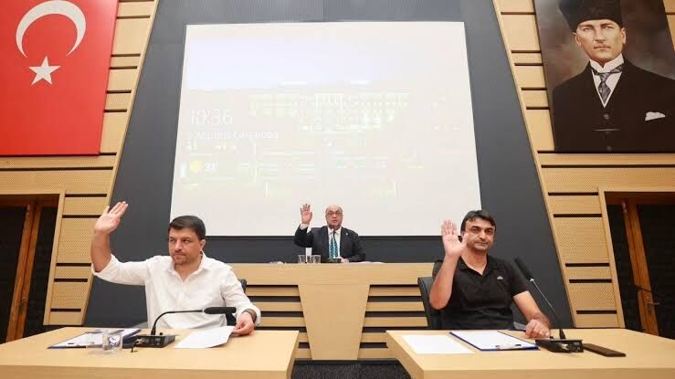 Dulkadiroğlu’nda taşlar yerinden oynadı! 11 meclis üyesi AK Parti’ye geçti