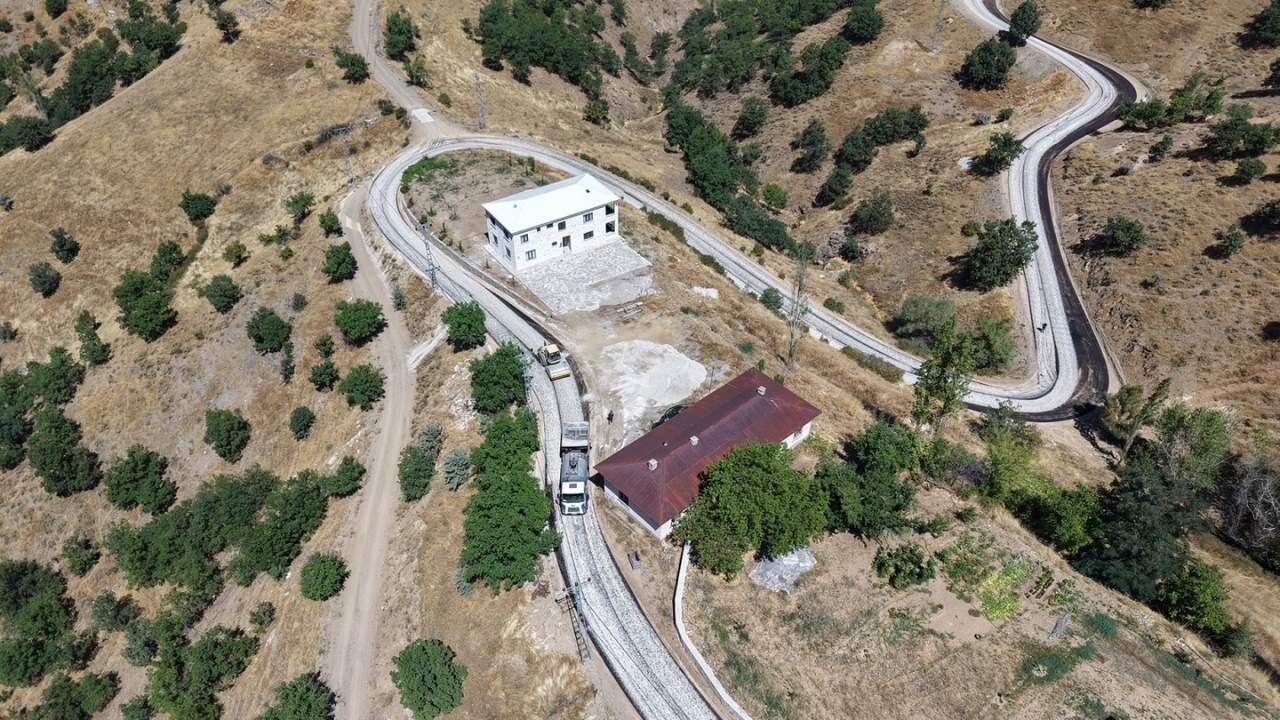 Ekinözü'nde 11 km'lik grup yolu asfaltlanıyor