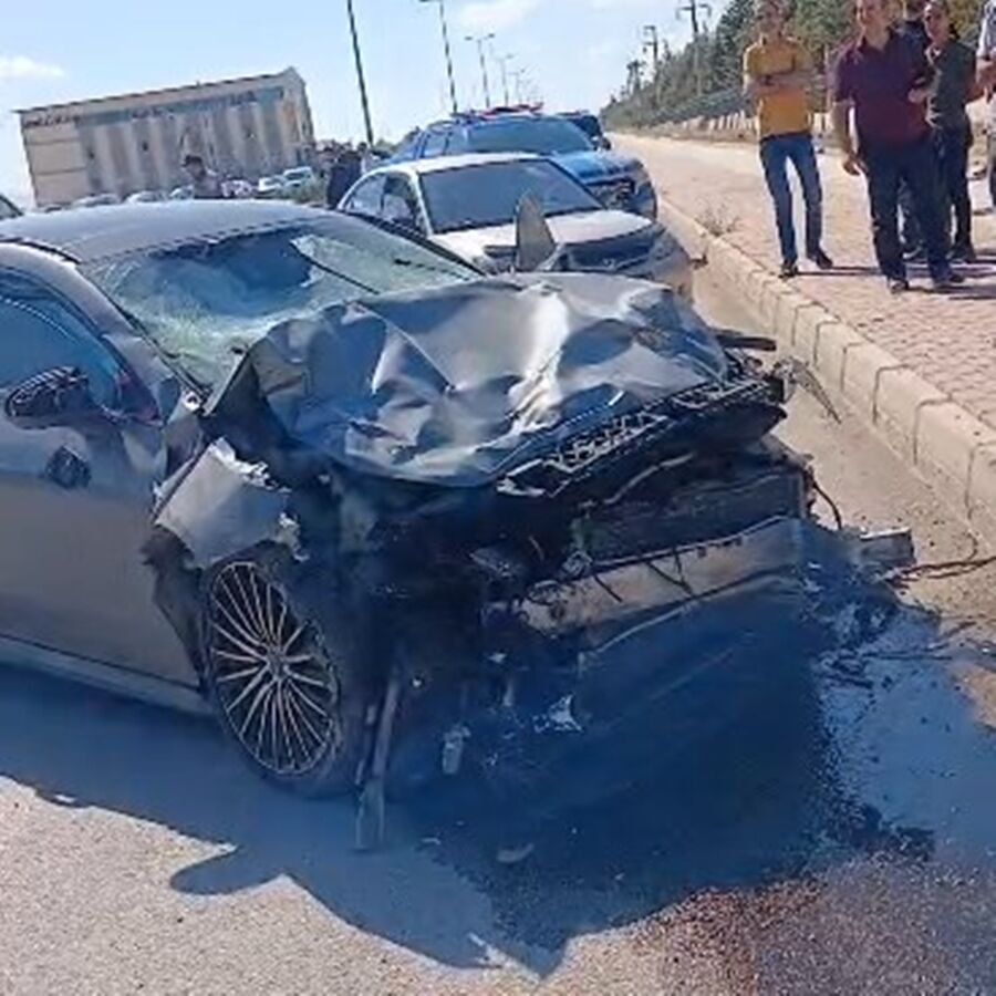 Elazığ’da İki Otomobil Çarpıştı! Araçlardan Biri İkiye Bölündü (3)