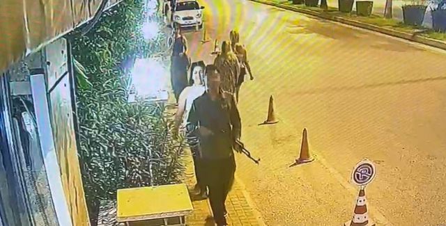 Elinde Uzun Namlulu Tüfekle Sokakta Dolaştı! (2)