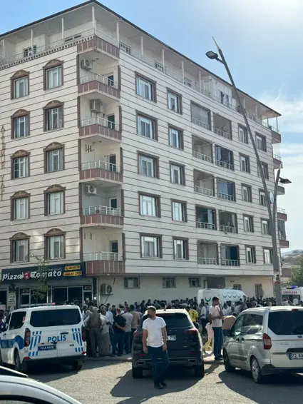 Eşi Ve 2 Çocuğunu Öldürüp, Intihar Etti 1