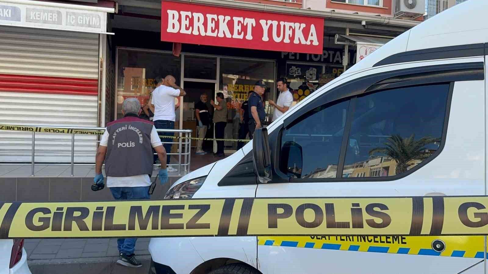 Baba ve iki çocuğu iş yerinde ölü bulundu