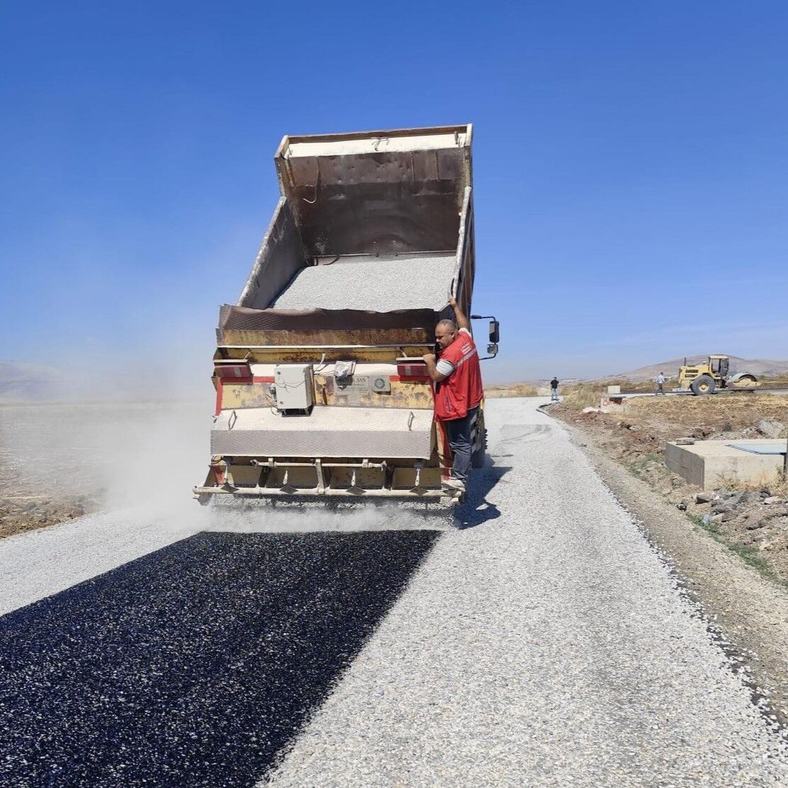 Göksun’da Mahalleleri Birbirine Bağlayan Yol Yenilendi (3)