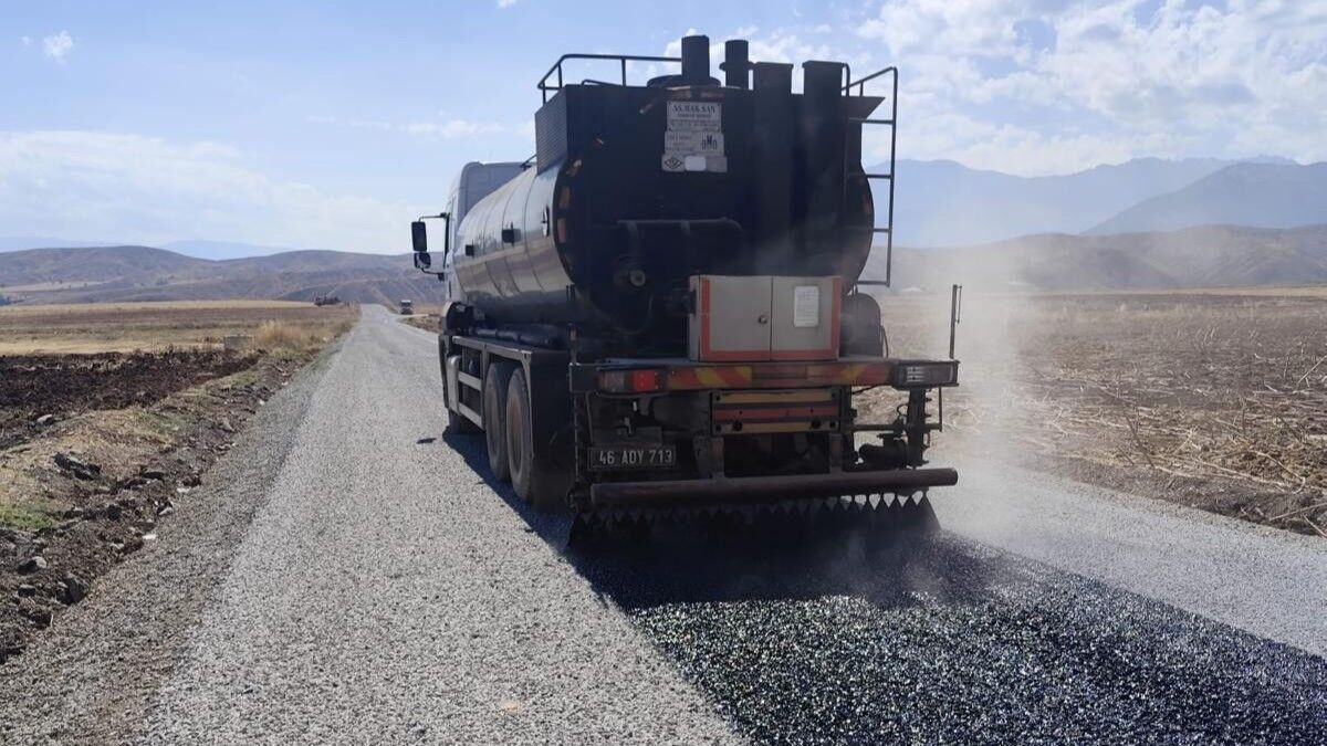 Göksun’da Mahalleleri Birbirine Bağlayan Yol Yenilendi (4)