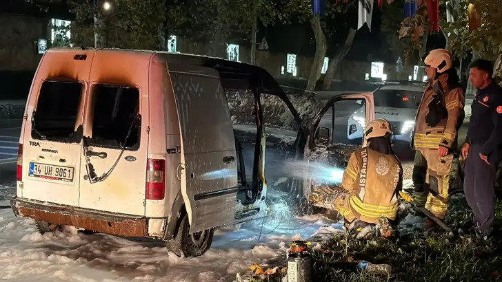 Hafif ticari araçta korkutan yangın