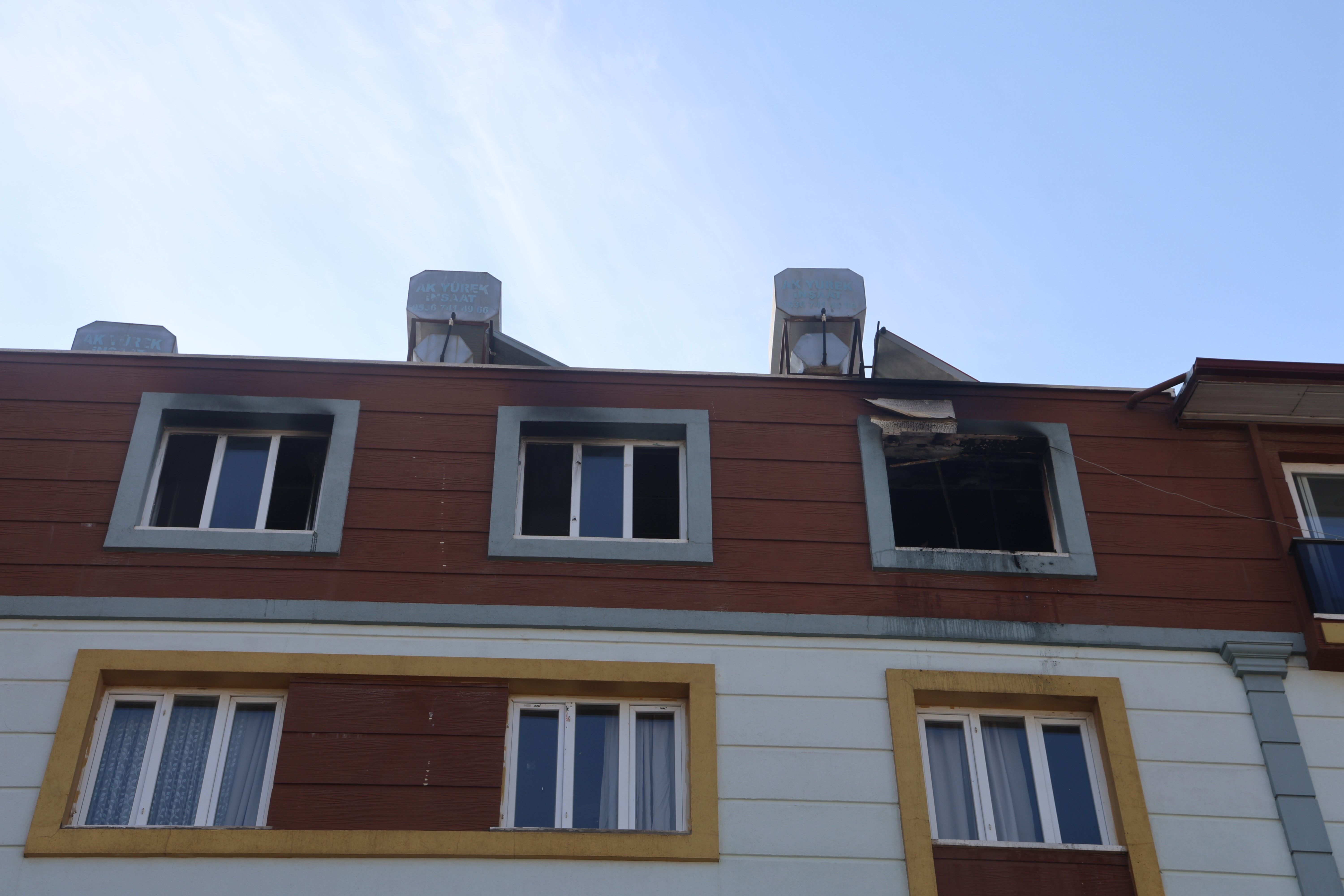 Hatay Antakya’da 5 Kişilik Ailenin Evi Alevlere Teslim Oldu (1)