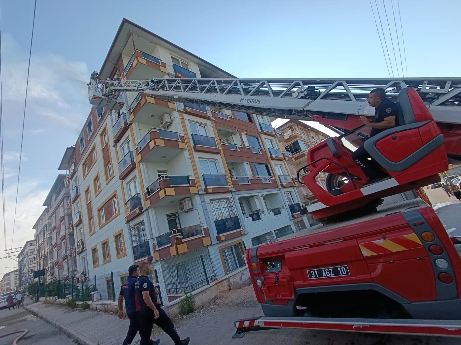Hatay Antakya’da 5 Kişilik Ailenin Evi Alevlere Teslim Oldu (2)