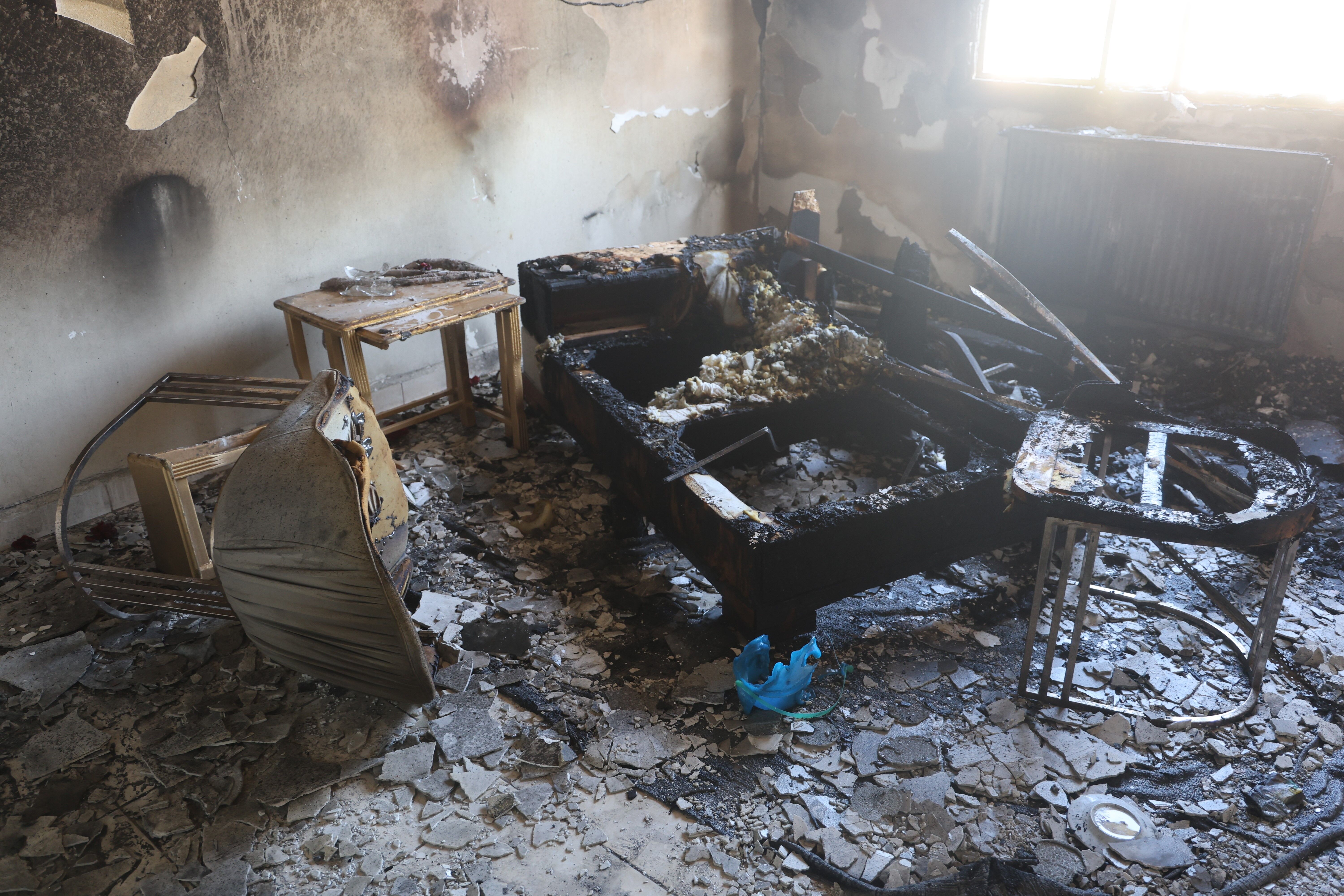 Hatay Antakya’da 5 Kişilik Ailenin Evi Alevlere Teslim Oldu (4)