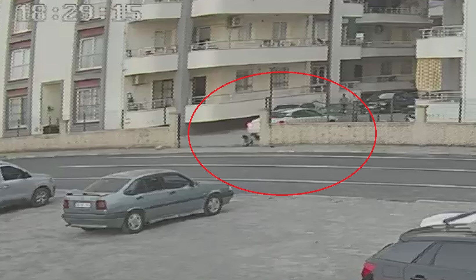 Hatay’da 4 Yaşındaki Çocuk Otomobilin Altında Kaldı (1)-1