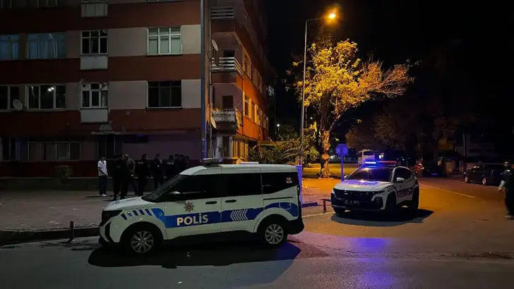 İki Grup Arasında Bıçaklı Kavga; 1 Yaralı