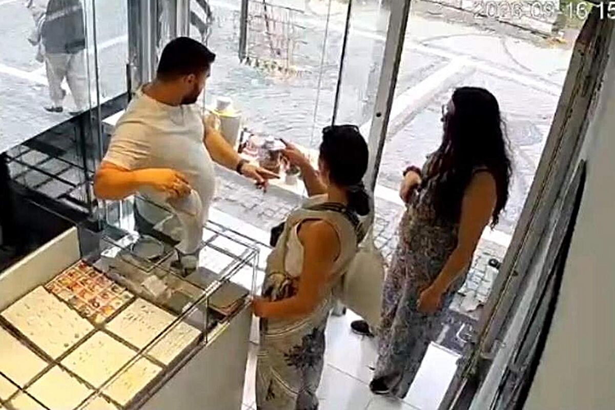 İki Kadın 325 Bin Liralık Ürün Çalıp Bulgaristan’a Döndü (1)