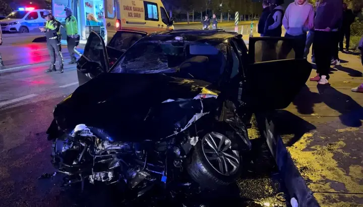 İki otomobil çarpıştı: 2’si ağır 11 yaralı