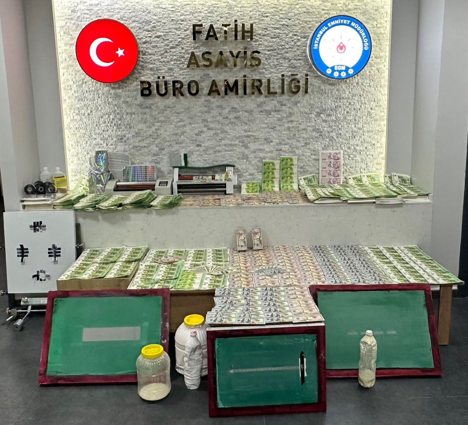 İstanbul'da Sahte Para Operasyonu! Milyonlarca Avro Ele Geçirildi (2)