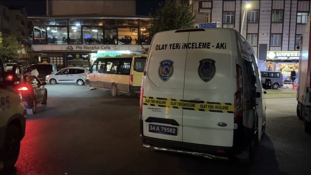 İstanbul’da Sokak Ortasında Silahlı Saldırı! Sırtından Ve Bacaklarından Vuruldu (4)