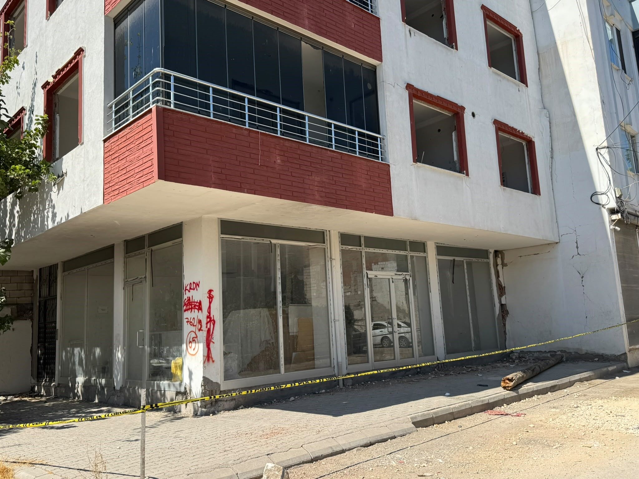 Kahramanmaraş depreminde hasar almıştı! Çatırdama sesleri geldi