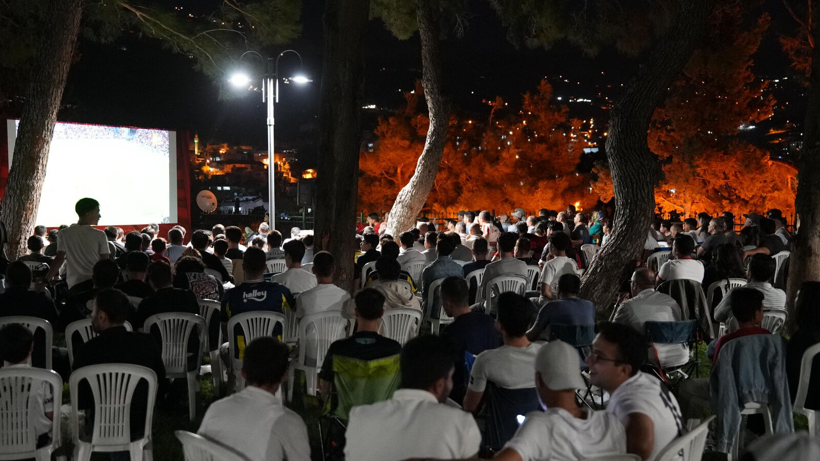 Kahramanmaraş Kalesi’nde Milli Maç Heyecanı! Yüzlerce Kişi Buluştu (2)
