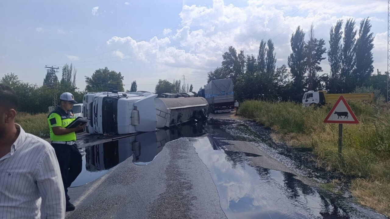 Kahramanmaraş Pazarcık’ta Iki Tır Çarpıştı! 2 Kişi Yaralandı