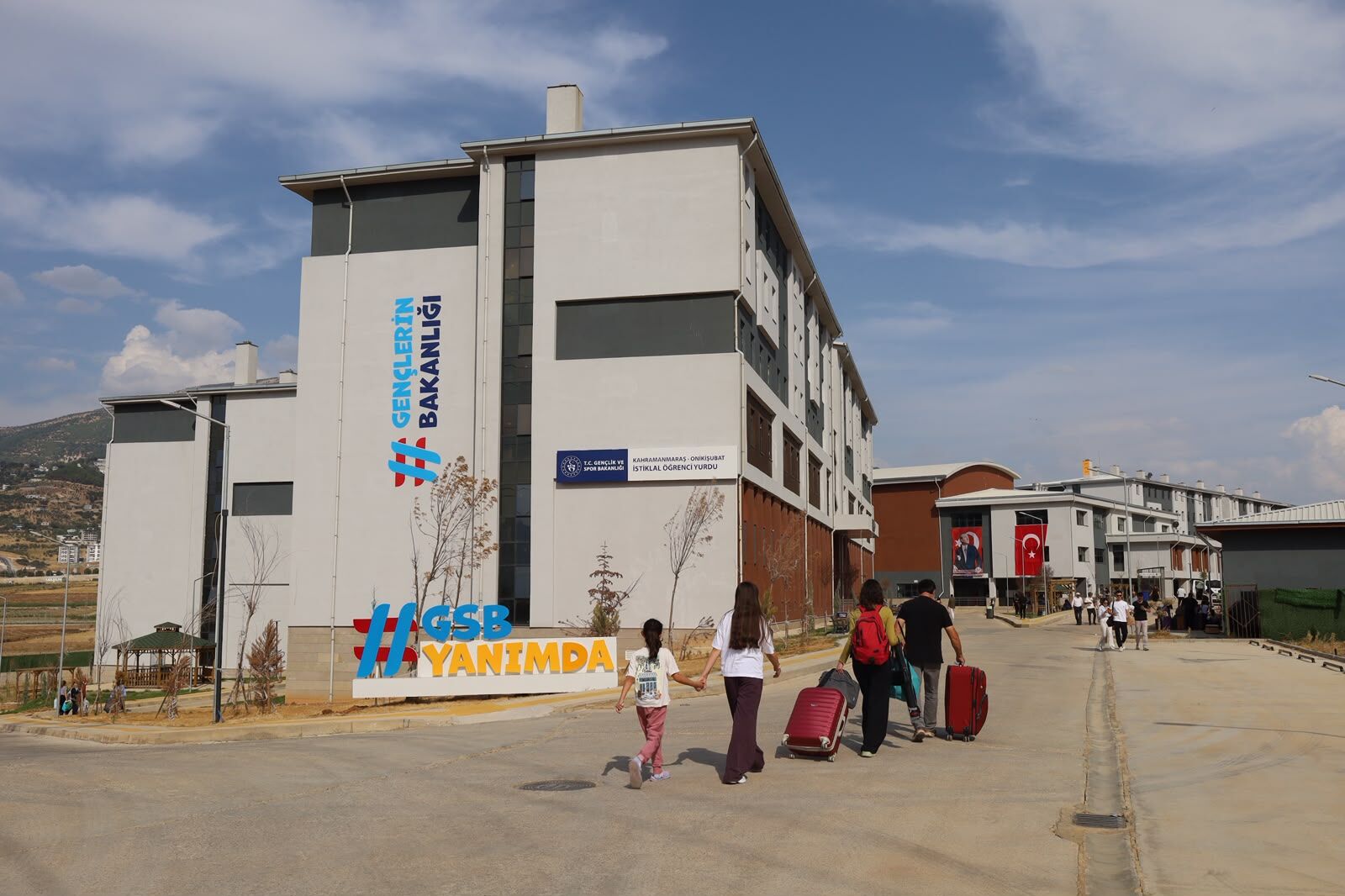 Kahramanmaraş’a Üniversite İçin Gelen Öğrenciler Yurtlarına Yerleşiyor (3)