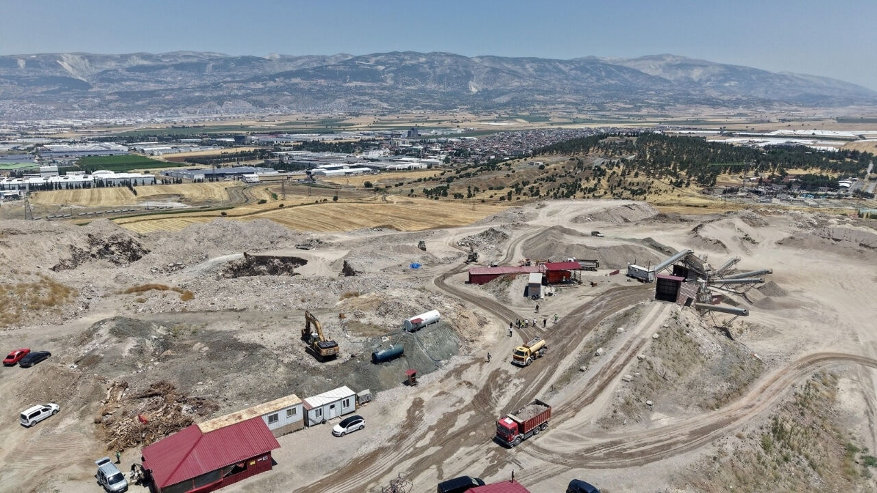 Kahramanmaraş’ta 200 Bin Metreküp Enkaz Dönüştürüldü (11)