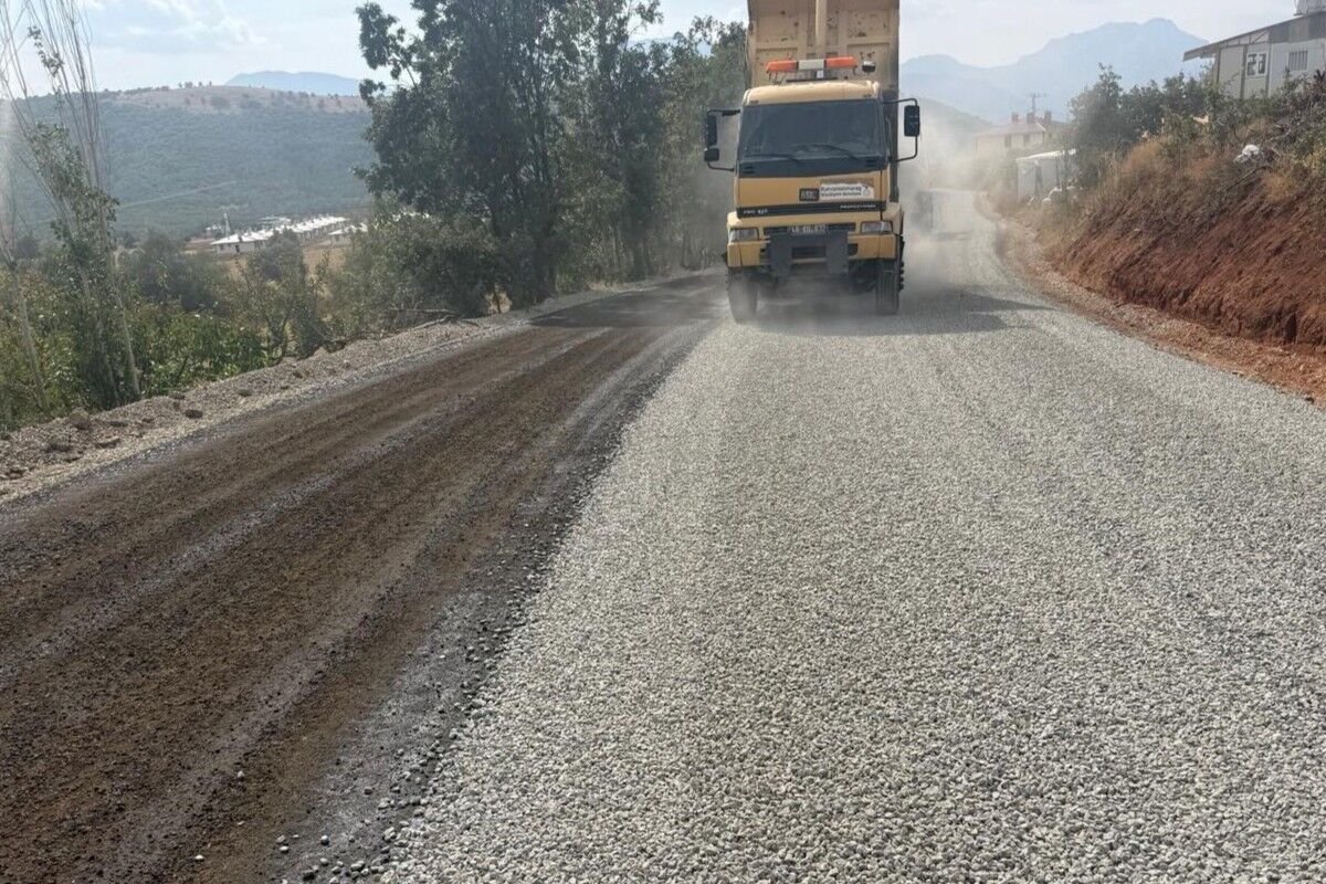 Kahramanmaraş’ta 4,5 Kilometrelik Grup Yolu Yenileniyor (1)