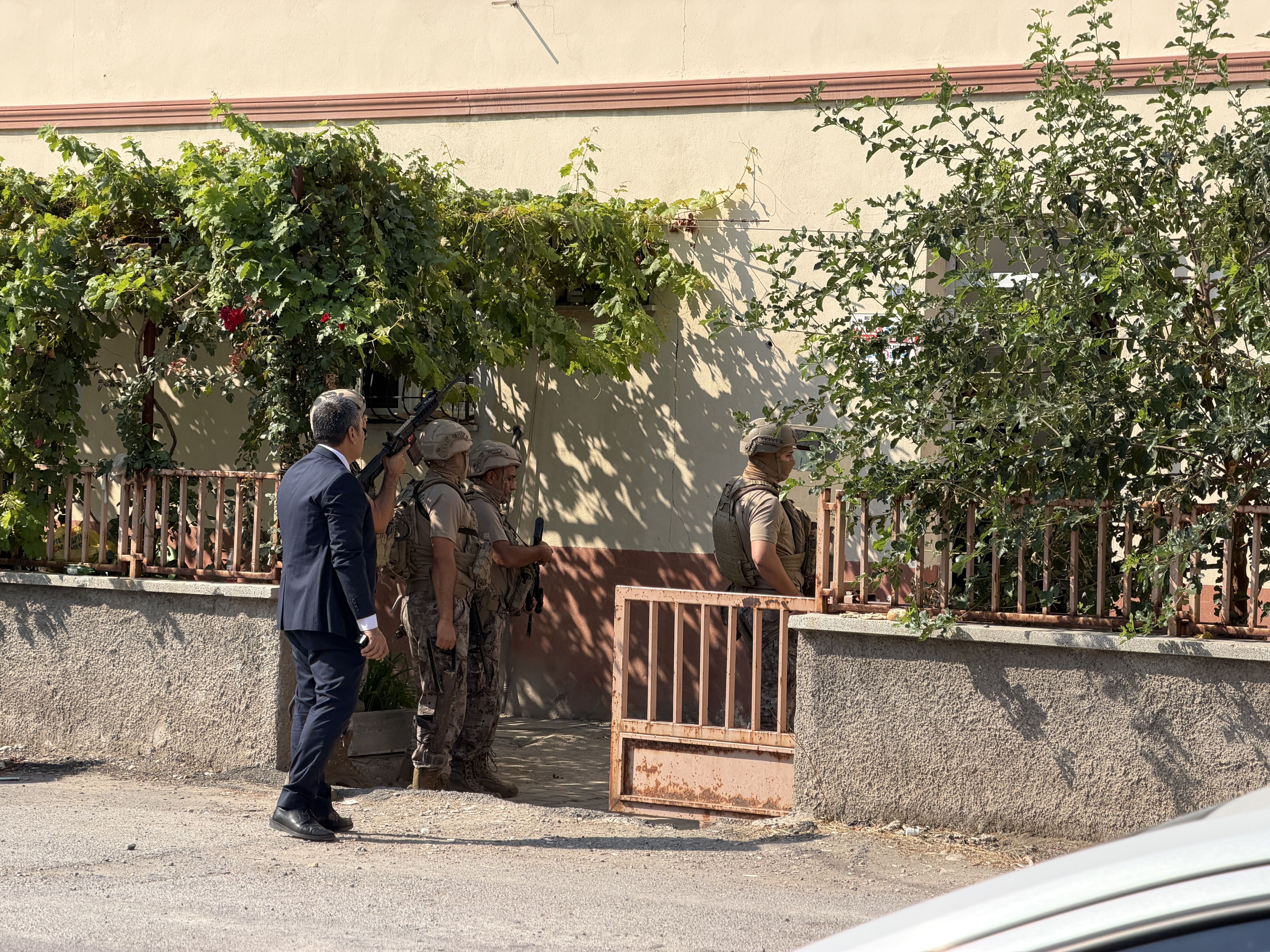 Kahramanmaraş’ta Ailesini Evde Rehin Aldı! Özel Harekat Müdahale Etti (2)