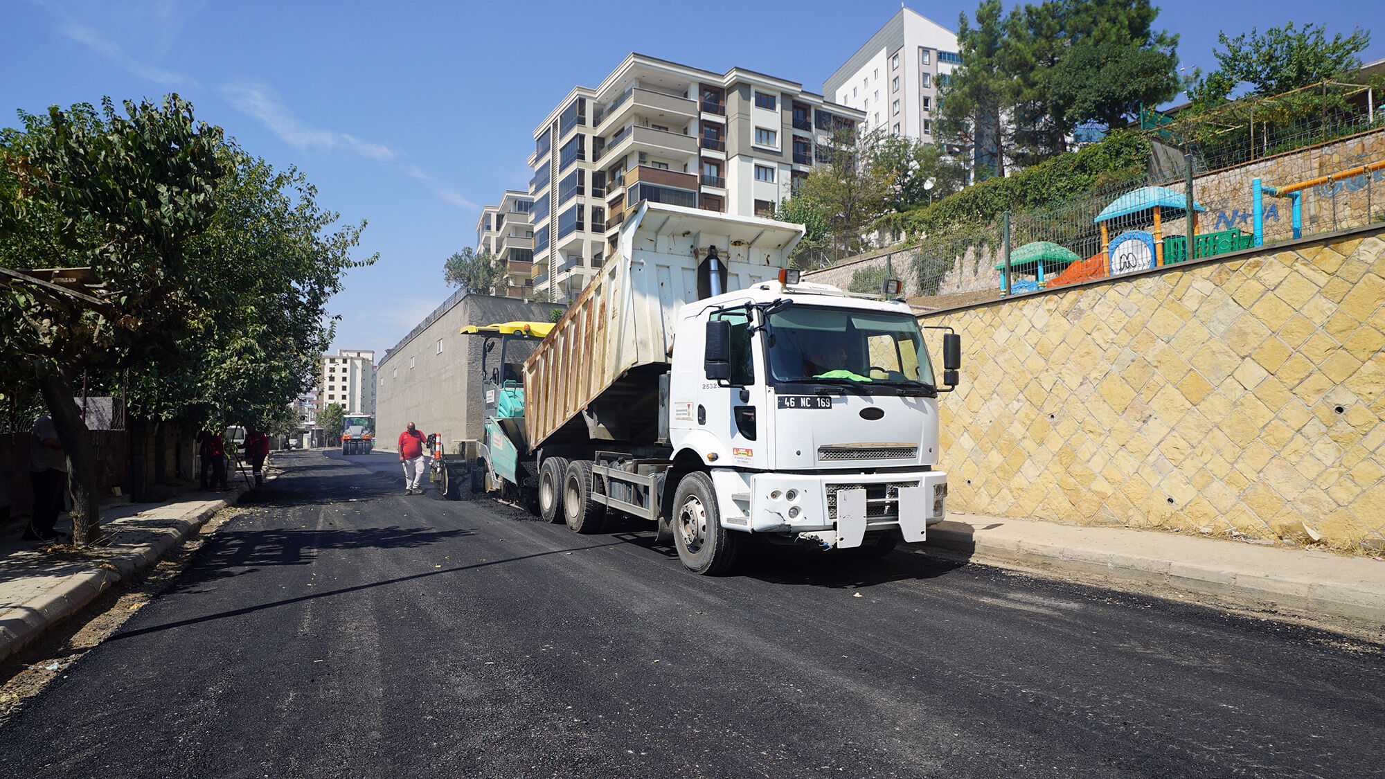 Kahramanmaraş’ta Asfalt Seferberliği Kâtip Çelebi Caddesi Yenileniyor (1)