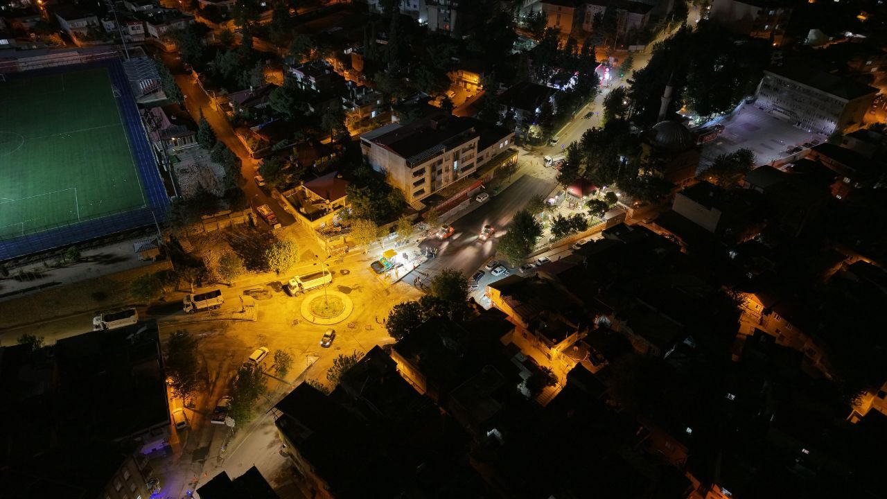 Kahramanmaraş’ta Bayazıtlı Bulvarı’nda sıcak asfalt çalışması başladı