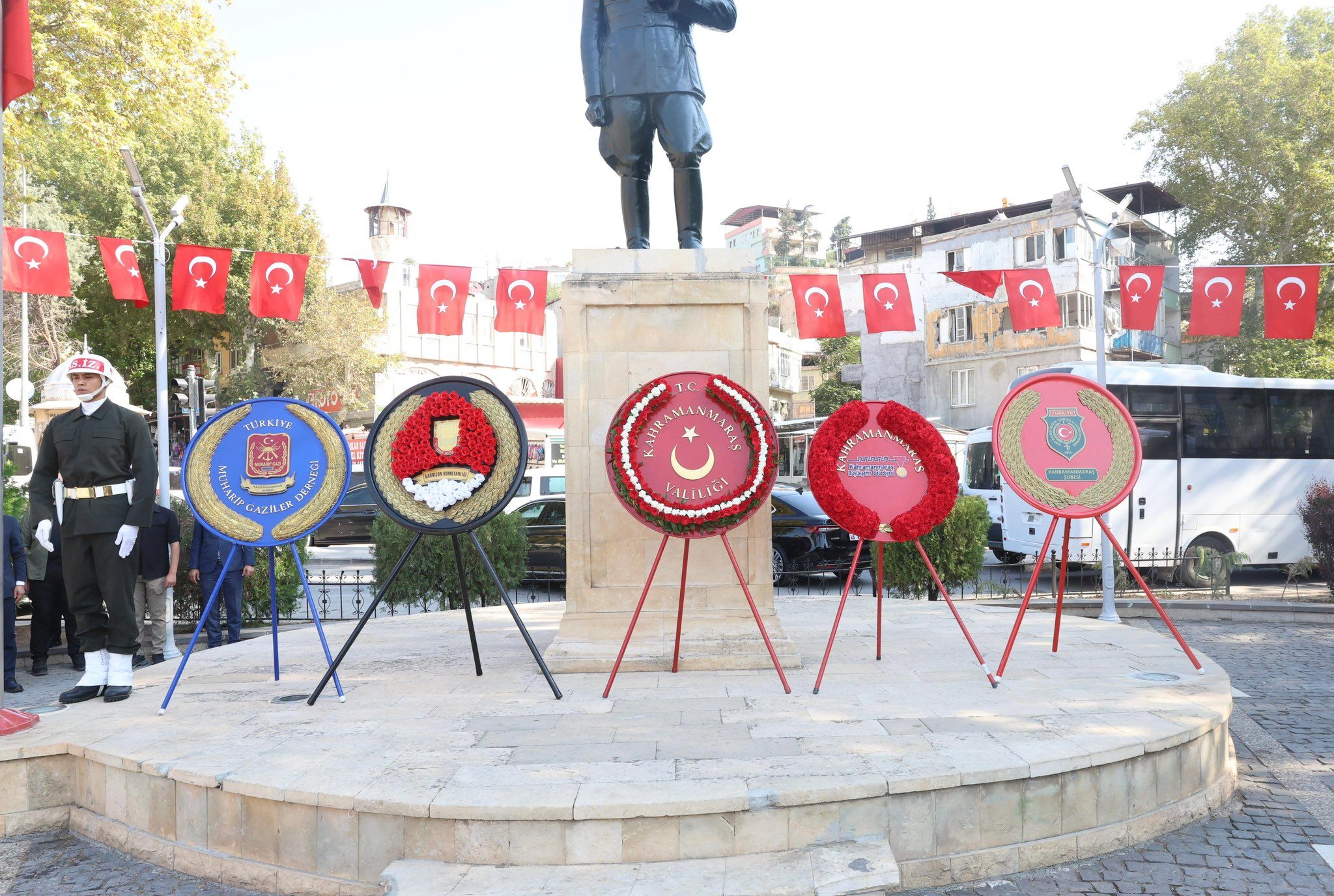 Kahramanmaraş’ta Gaziler Günü’nde Atatürk Anıtı’na çelenk sunuldu