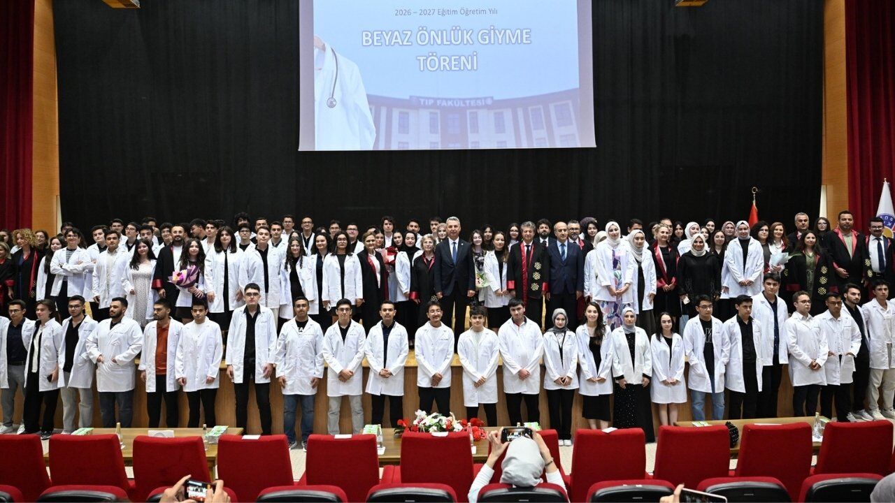 Kahramanmaraş’ta geleceğin doktorları ilk önlüklerini giydi