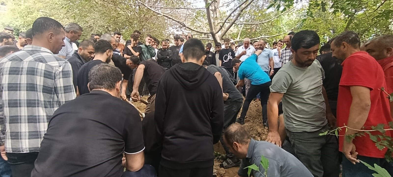Kahramanmaraş’ta Iş Makinesinin Çarptığı 18 Yaşındaki Genç Toprağa Verildi (1)