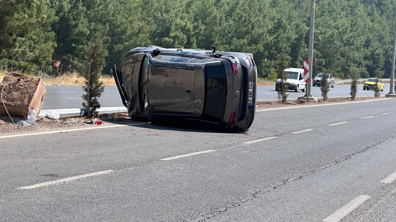 Kahramanmaraş’ta kontrolden çıkan araç takla attı