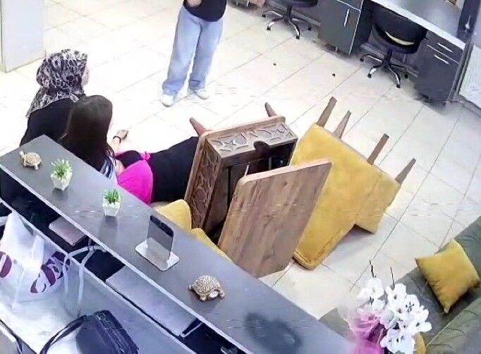 Kahramanmaraş’ta Kuaför Salonunu Basıp Kadın Kuaförünü Darbettiler (3)