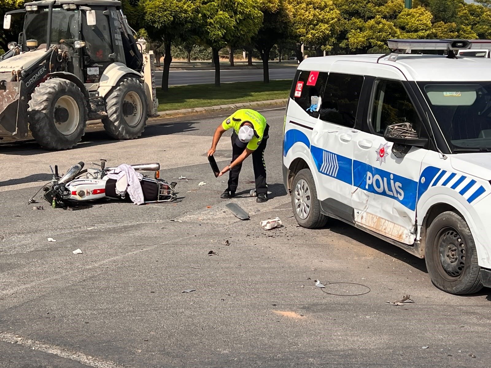 Kahramanmaraş’ta Motosiklet Polis Aracına Çarptı! 2 Kişi Yaralı (1)