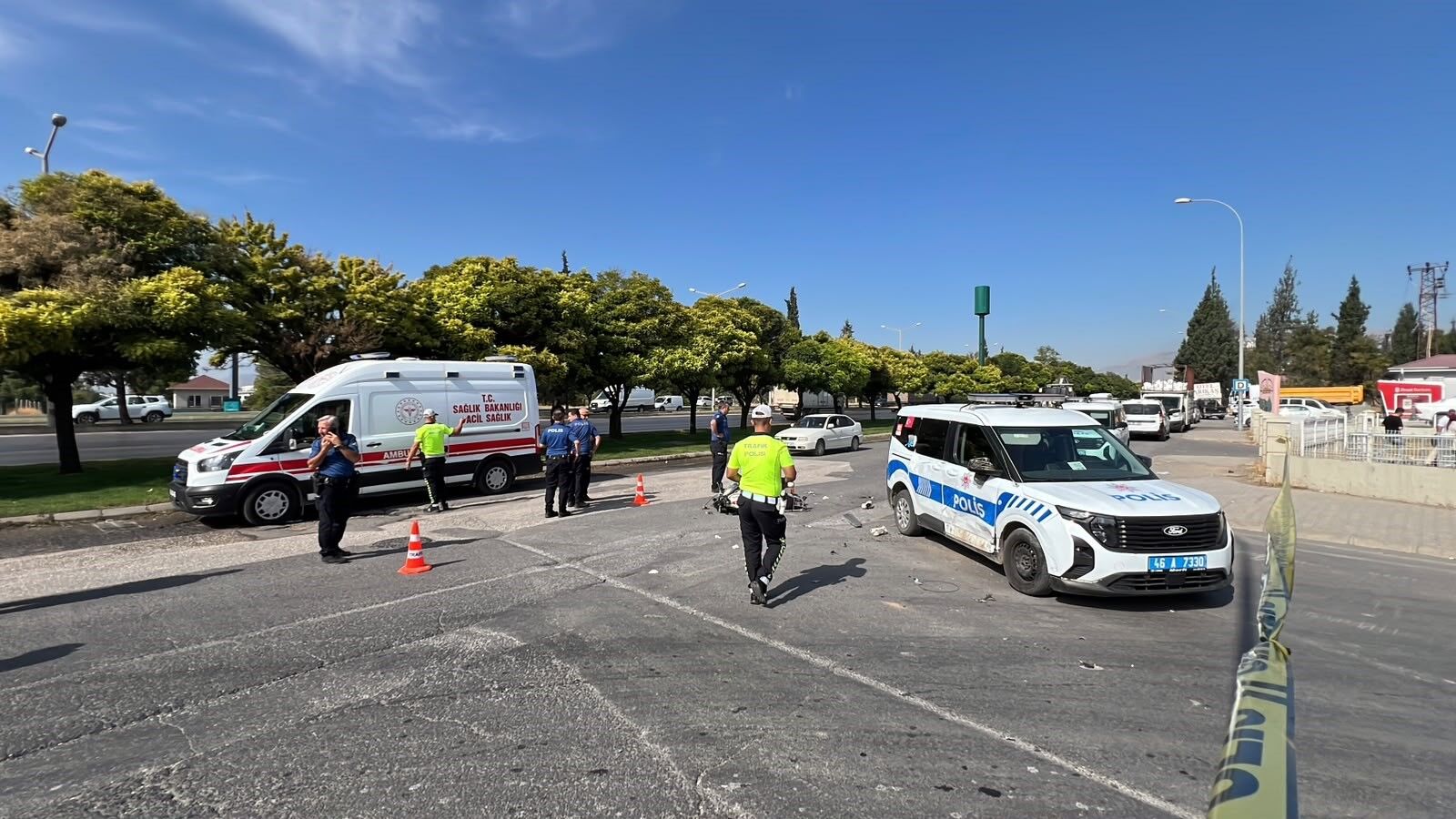 Kahramanmaraş’ta Motosiklet Polis Aracına Çarptı! 2 Kişi Yaralı (3)