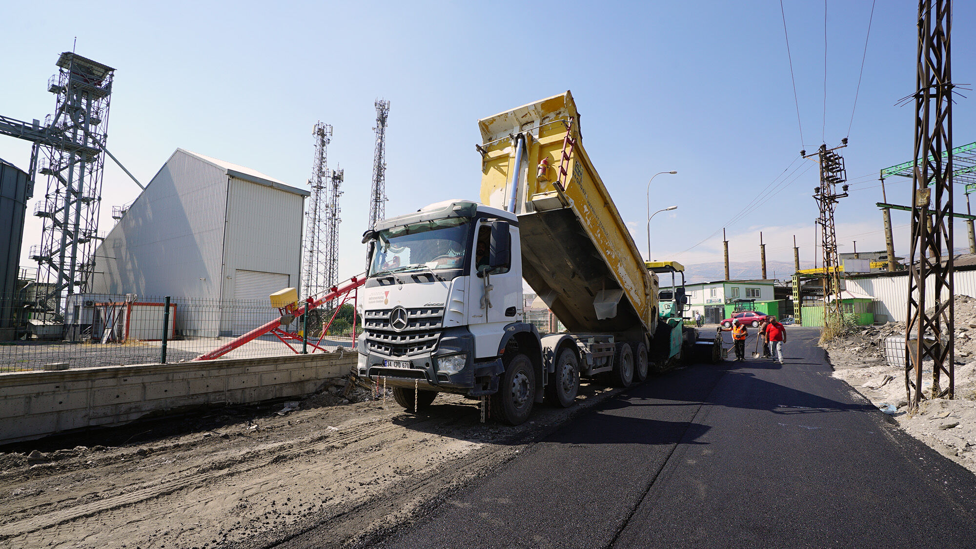 Kahramanmaraş’ta O Mahallede Asfalt Mesaisi! Büyükşehir Son Dokunuşları Yapıyor (5)