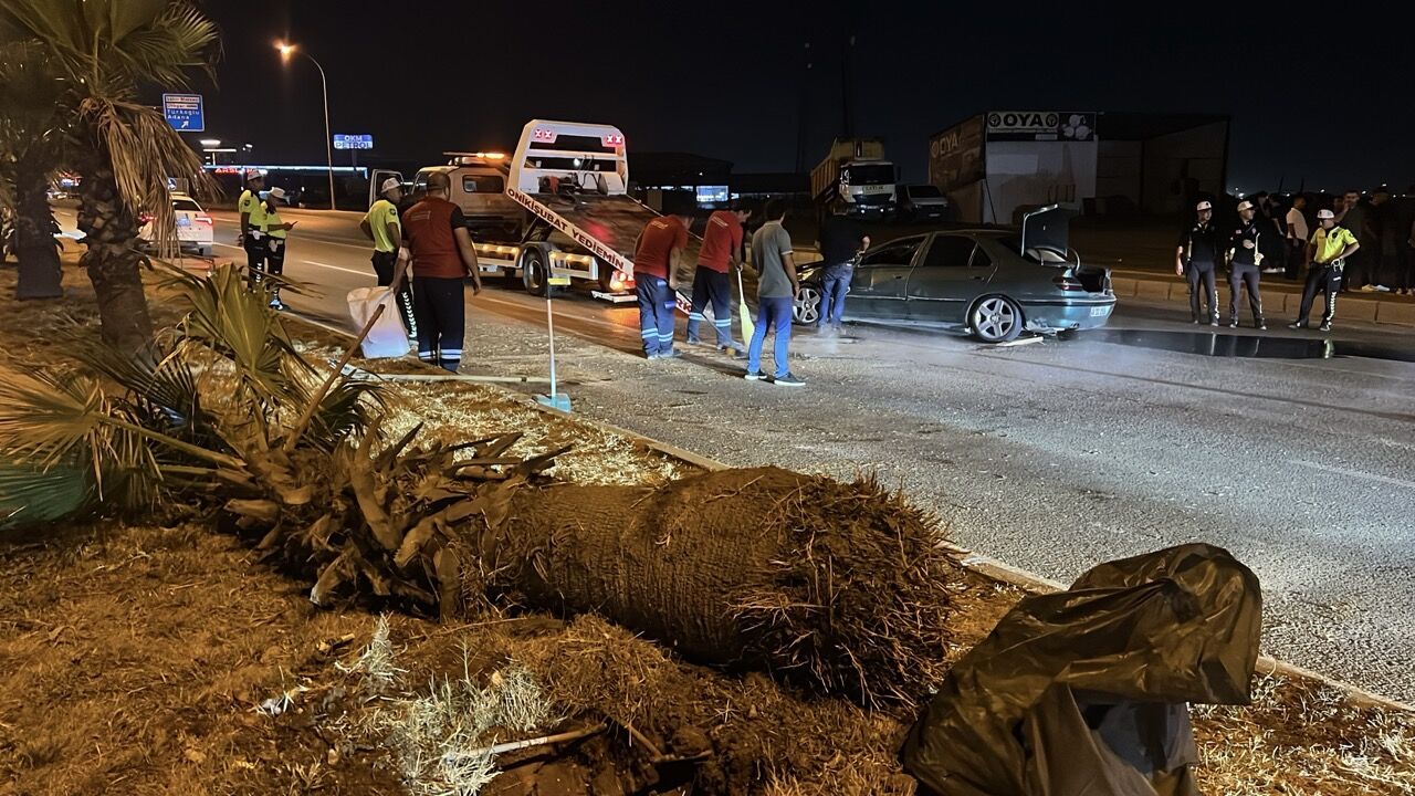 Kahramanmaraş’ta otomobil ağaca çarpıp takla attı! 3 yaralı