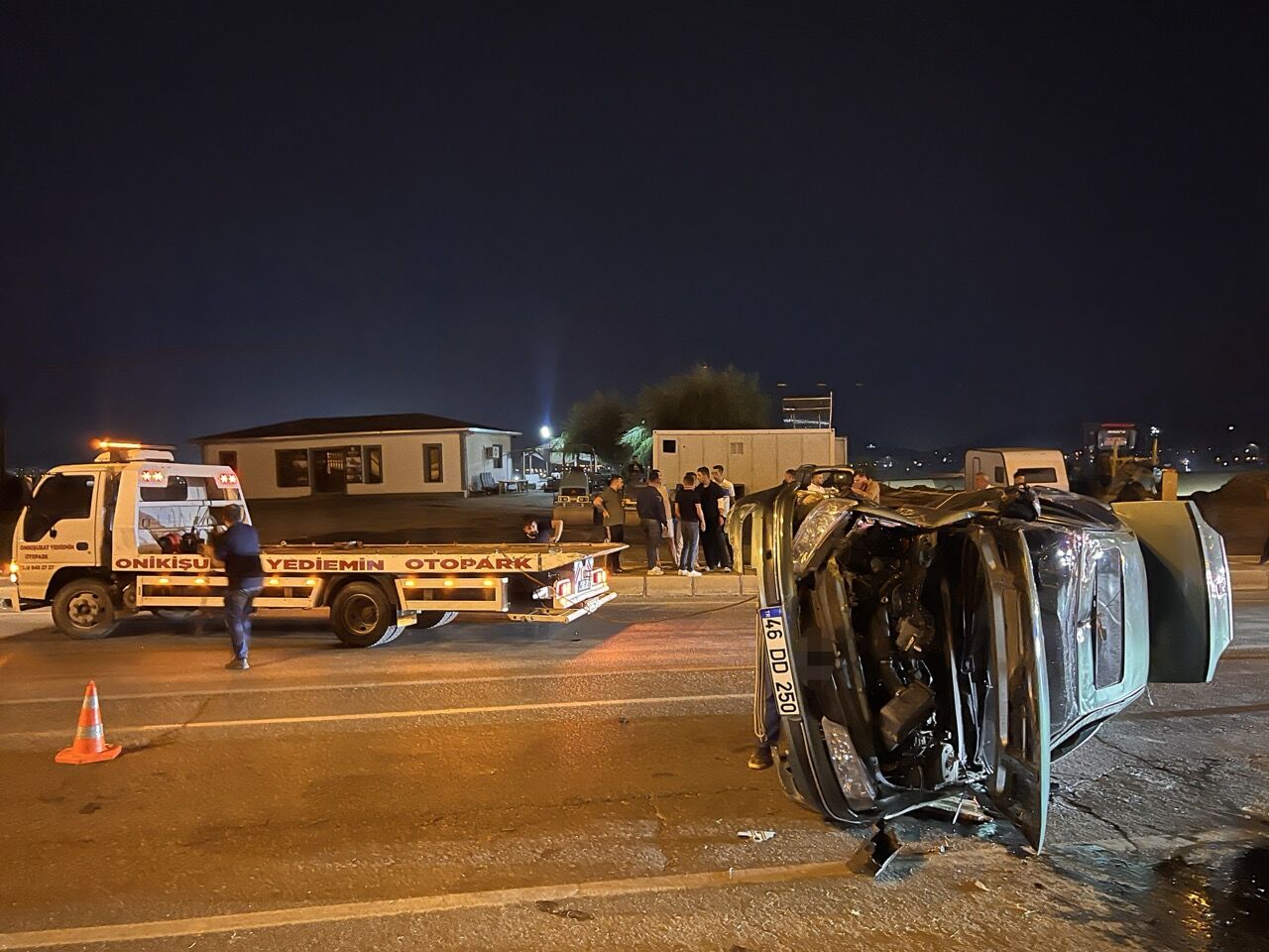 Kahramanmaraş’ta Otomobil Ağaca Çarpıp Takla Attı! 3 Yaralı3