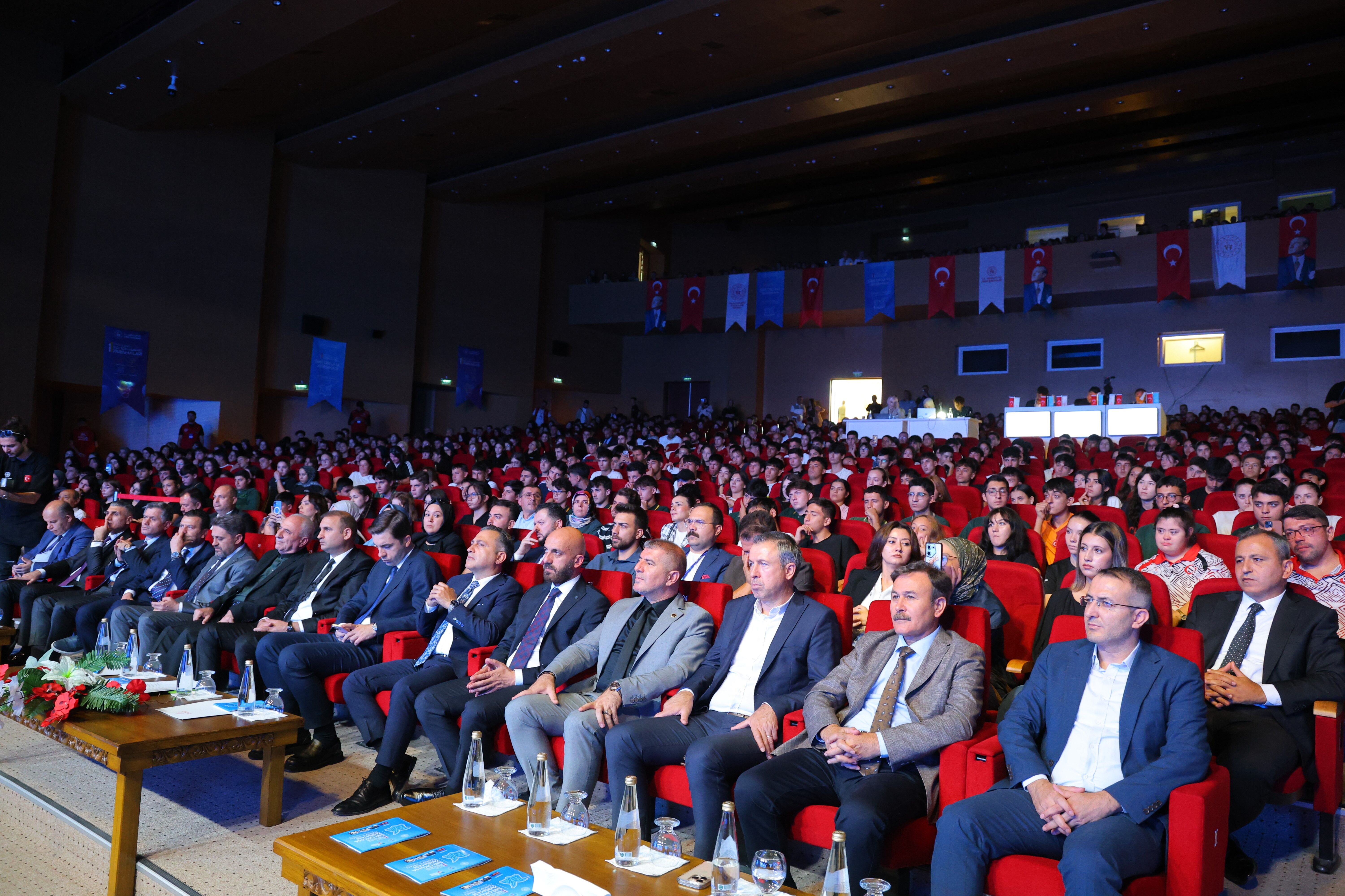 Kahramanmaraş’ta Türkiye Şiir Okuma Yarışması Finali Birinciler Belli Oldui (4)