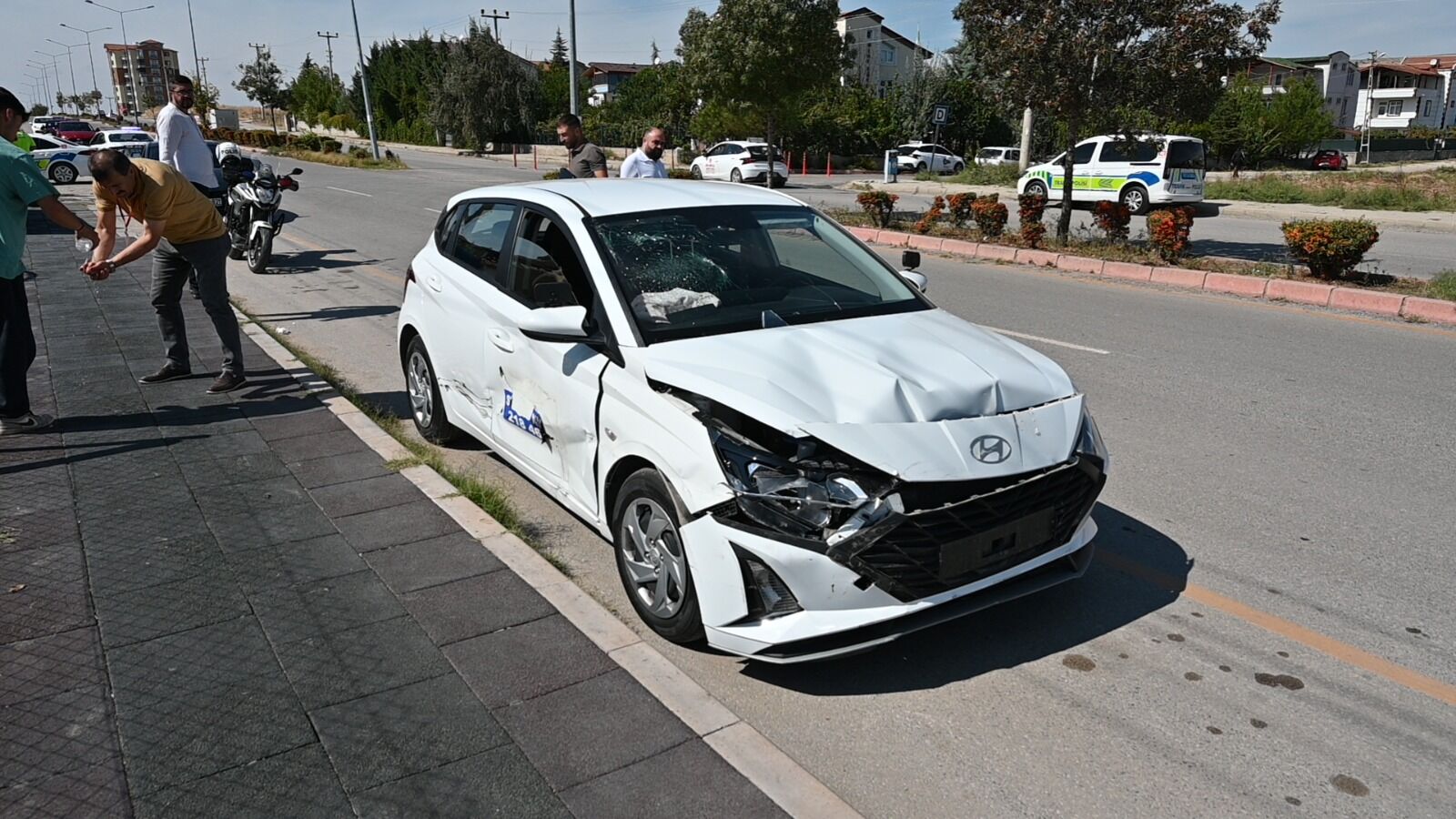 Kırıkkale’de 14 Yaşındaki Ehliyetsiz Sürücü Sınav Aracına Çarptı! 4 Kişi Yaralandı (1)