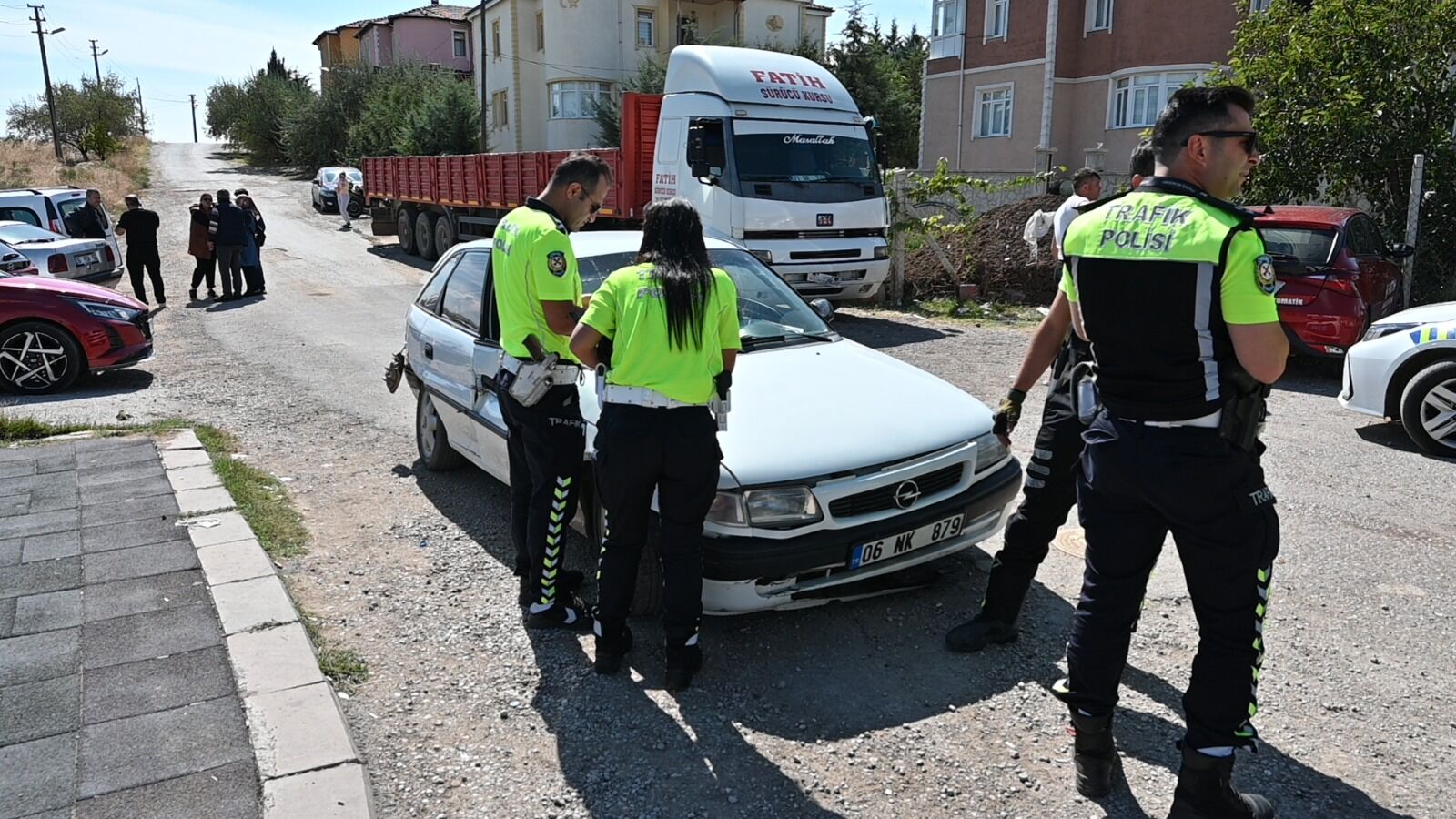 Kırıkkale’de 14 Yaşındaki Ehliyetsiz Sürücü Sınav Aracına Çarptı! 4 Kişi Yaralandı (2)