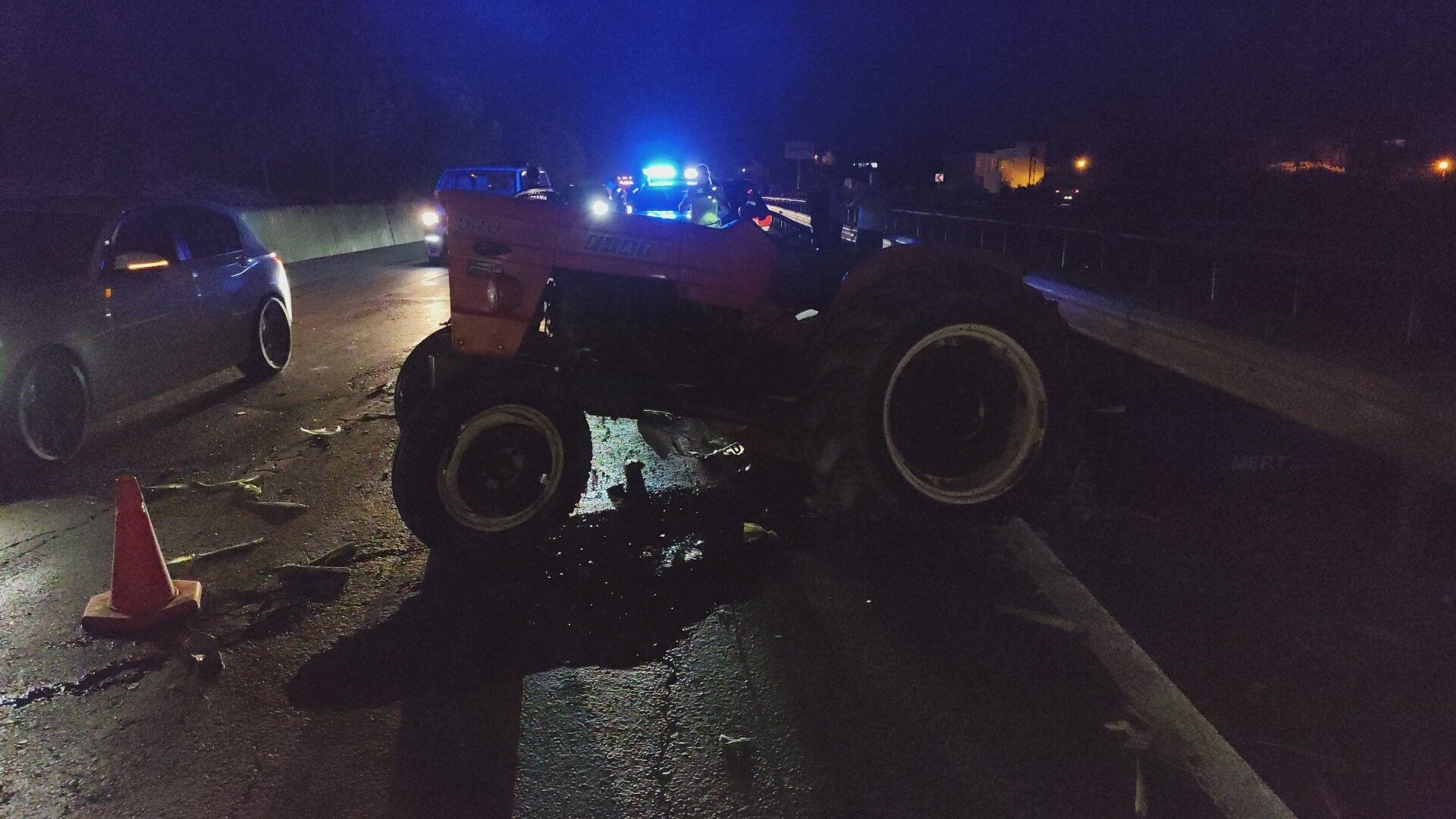 Manavgat’ta Otomobil Traktöre Arkadan Çarptı! 2 Kişi Ağır Yaralandı (6)