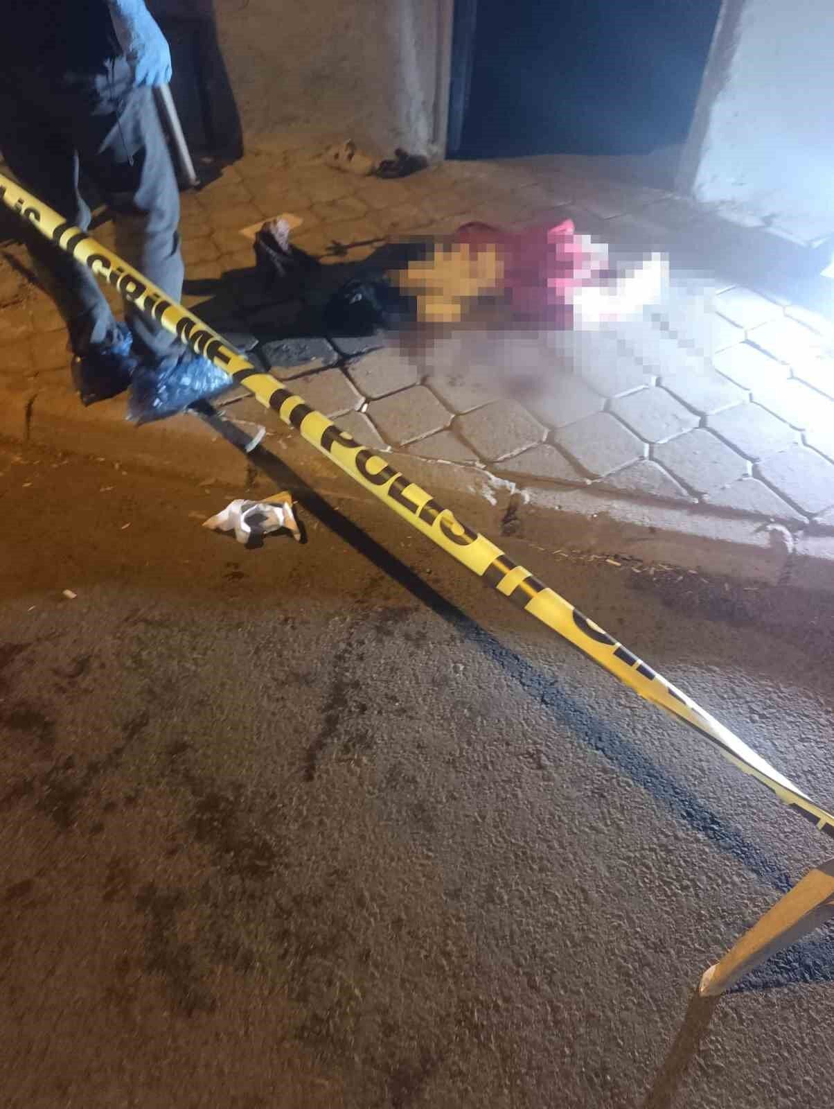 Manisa’da Dehşet; Baba, Eşini Ve Kızını Bıçakladı