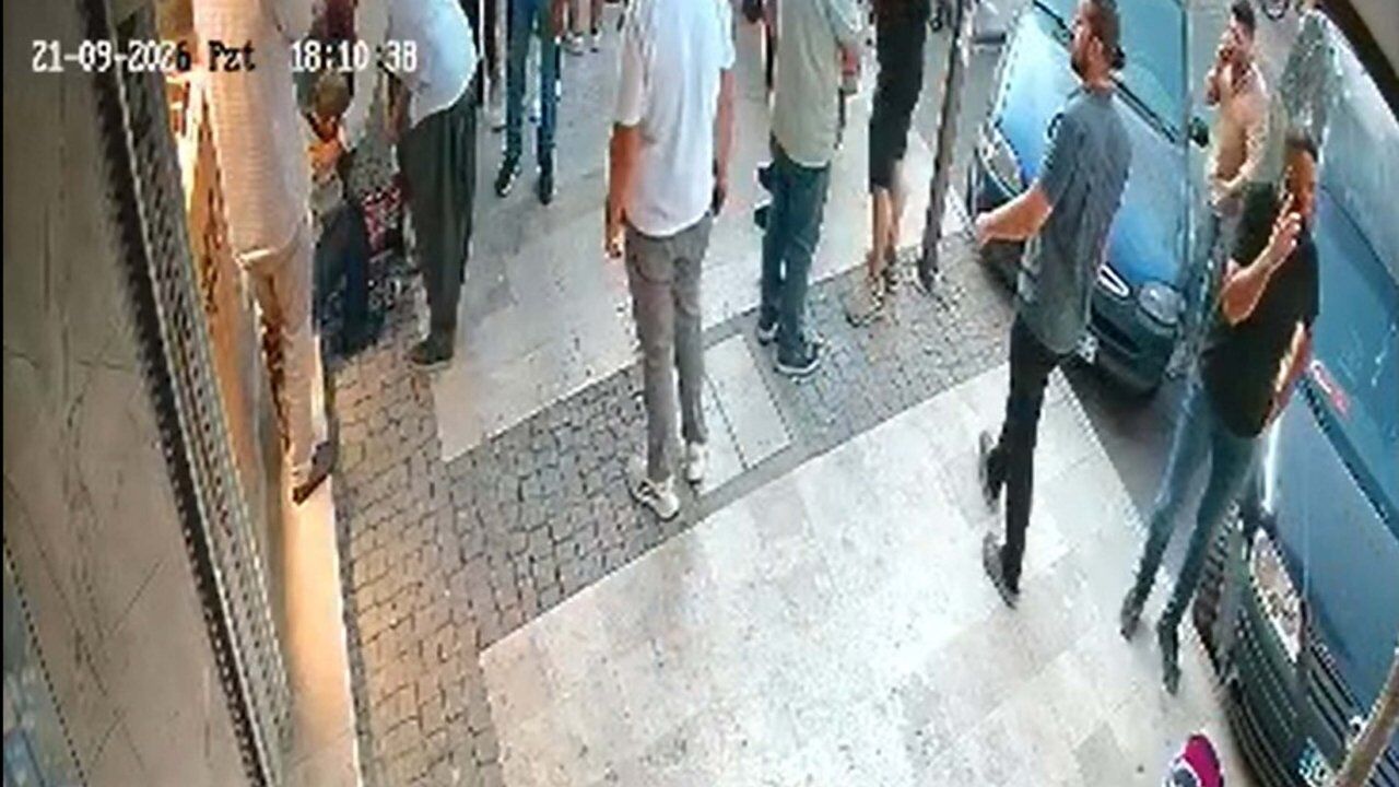 Manisa'da silahlı soygun girişimi sonrası kuyumcu esnafı kepenk indirdi