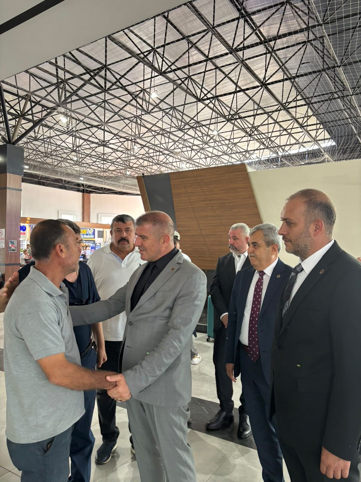 MHP Onikişubat İlçe Başkanı Koray Korkmaz'dan otogar esnafına ziyaret