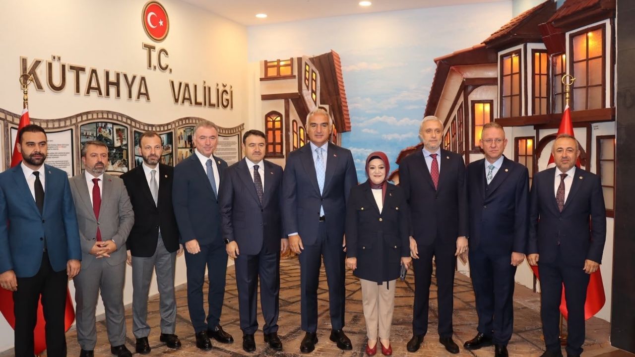 Milletvekili İrfan Karatutlu Kütahya’da Türkiye Yüzyılı Buluşmaları’na katıldı