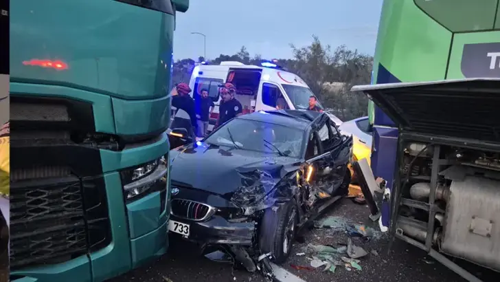 Otoyol'nda zincirleme kaza: 11 yaralı