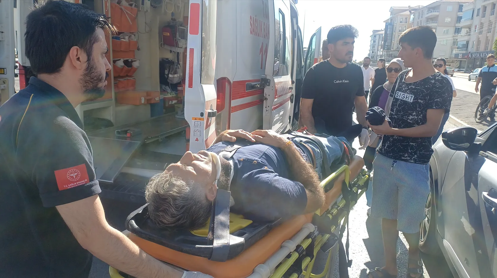 Polis Memuru Ve Eşine Otomobil Çarptı (1)