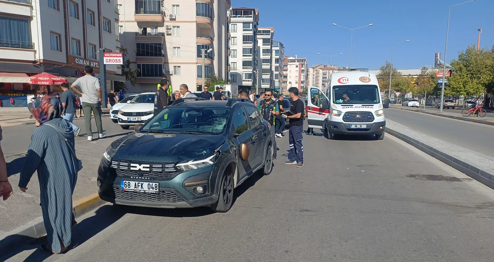 Polis Memuru Ve Eşine Otomobil Çarptı (3)